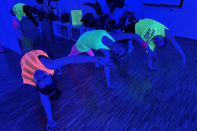 Glow in the Dark Yoga Wien